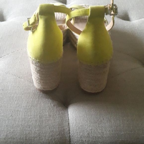 Sandals NWT - Picture 3 of 3